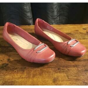 Clarks Women's Size 6 Blanche Rosa Flats Red Metal Bit Accent Comfort Supportive